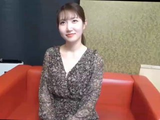 胸前纹身甜美小姐姐，和炮友居家操逼，黑丝大白美臀，上下套弄猛操，张开双腿激情爆操